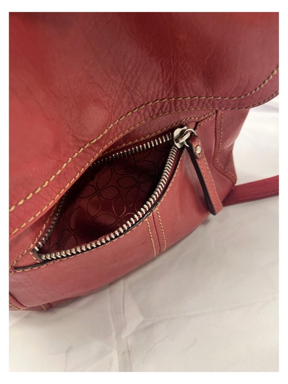 Fossil Red Leather Crossbody Bag Organizer Flap Zip Pockets Adjustable Strap - Picture 3 of 9